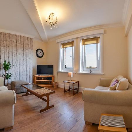 The Whitby Prospect, 2 Bed Apartment With Stunning Views, 2 Mins From Beach ภายนอก รูปภาพ