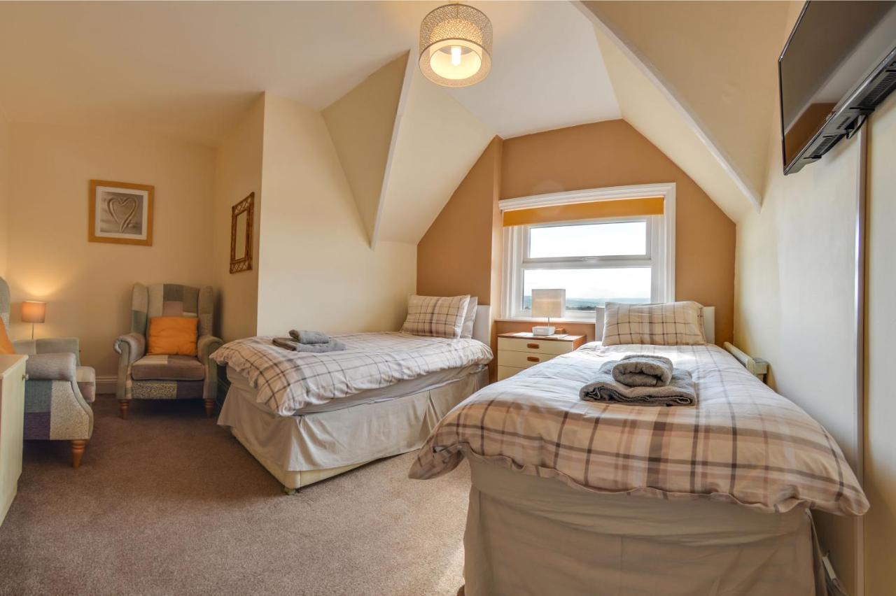 The Whitby Prospect, 2 Bed Apartment With Stunning Views, 2 Mins From Beach ภายนอก รูปภาพ