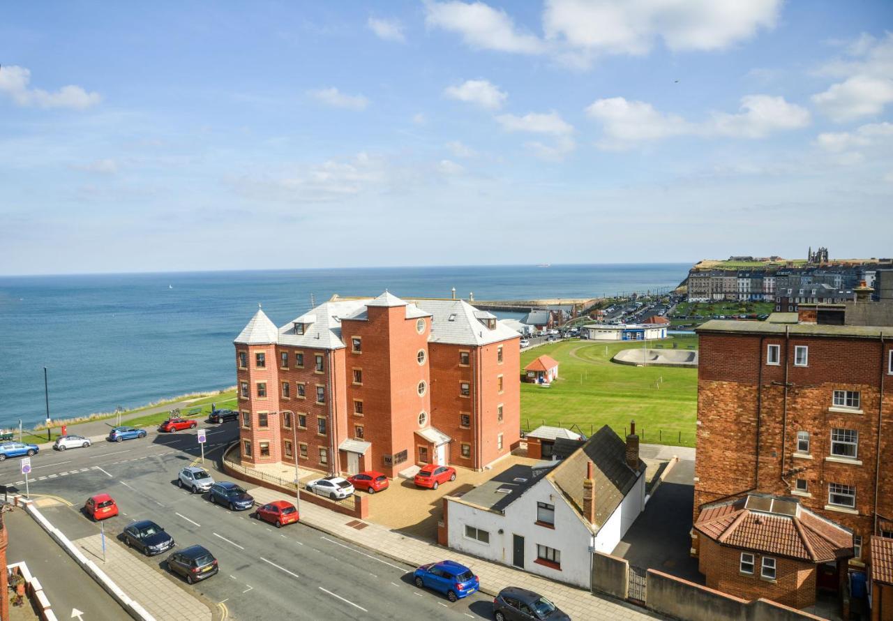 The Whitby Prospect, 2 Bed Apartment With Stunning Views, 2 Mins From Beach ภายนอก รูปภาพ